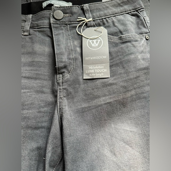 Wit & Wisdom “Ab” Solutuon Luxe Touch Ankle Length jeans. Size 6P. NWT. - Picture 4 of 4